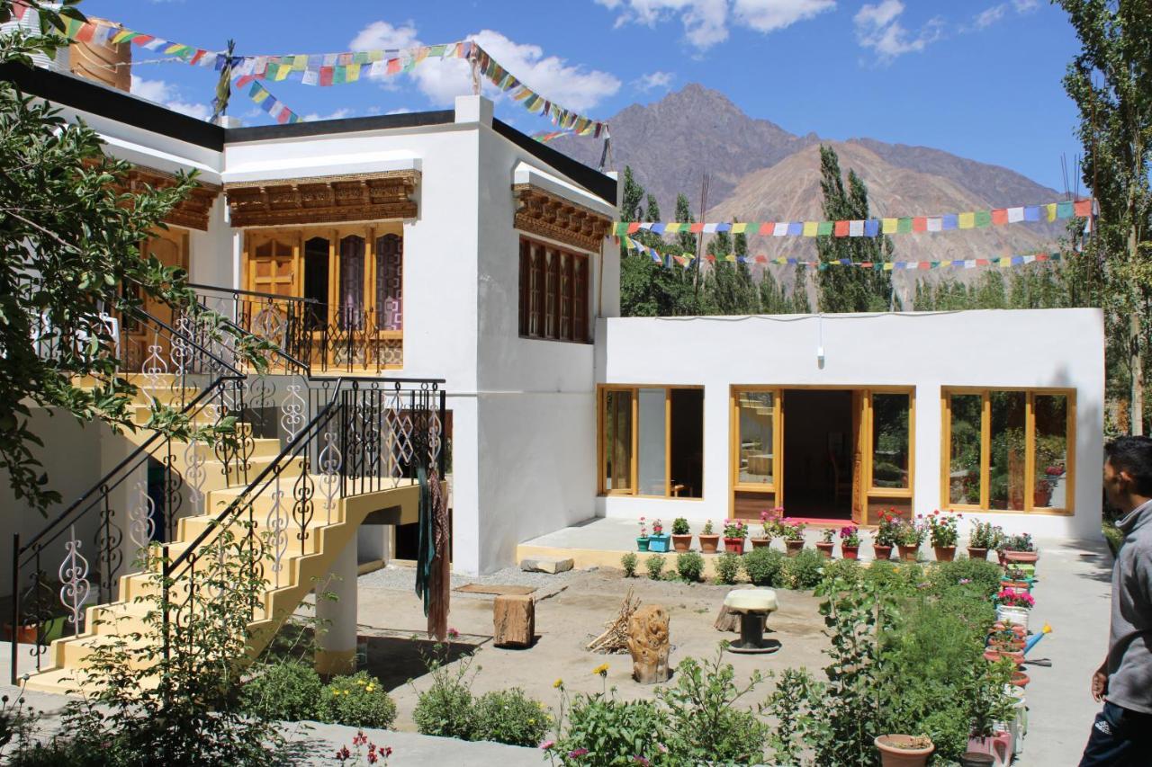 Sernang Homestay Hundar Extérieur photo