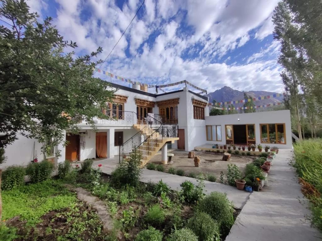 Sernang Homestay Hundar Extérieur photo